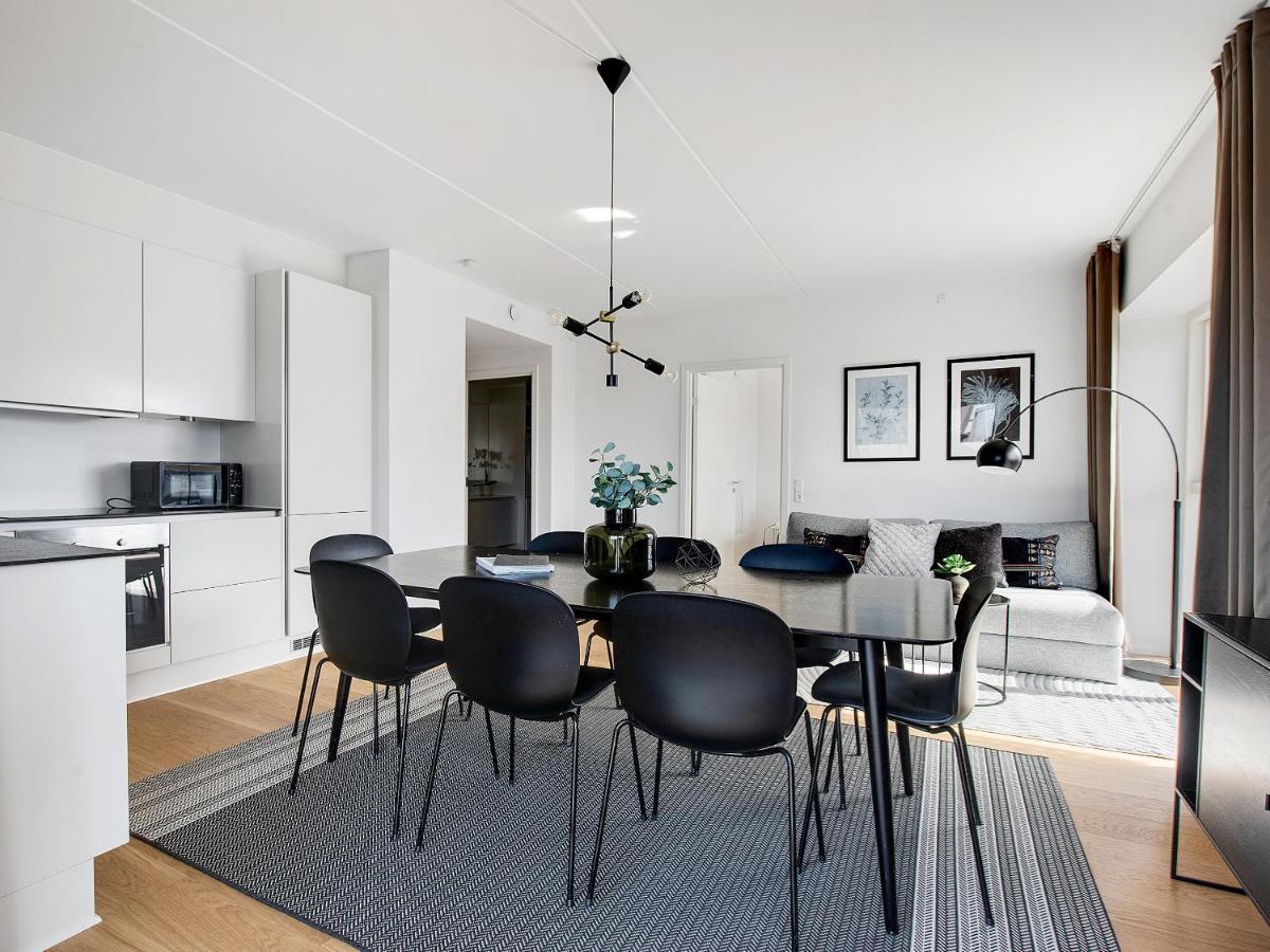 Sanders Arena - Chic Three-bedroom Close To Metro Station Appartement
